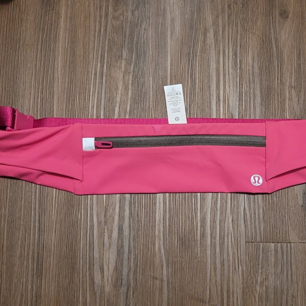 Lululemon Sonic Pink running belt L/XL